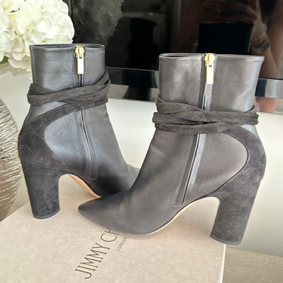 Jimmy Choo Henrietta Booties. Black/Black Leather and Suede. Size 39.5 - Picture 6 of 7